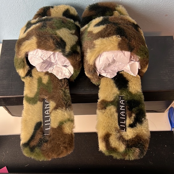 Liliana Shoes Stepout-2 Furry Sandals Camouflage Women's Size 8 Brand New - Picture 2 of 6